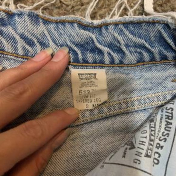 Levi’s Distressed High Rise Shorts - Picture 3 of 4